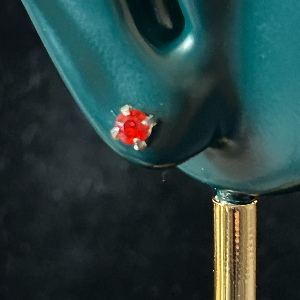 ❤️ ⭐Red Stud Earrings - Picture 3 of 4